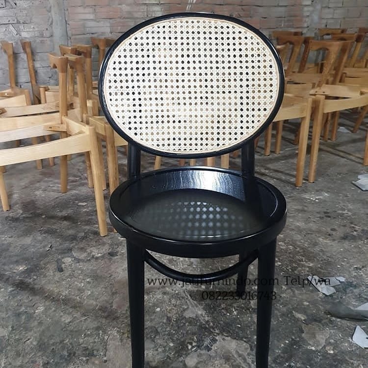 Kursi Cafe Minimalis Rotan Oval, Kursi Cafe Minimalis, kursi cafe murah, kursi cafe klasik, kursi cafe jati minimalis, kursi ayaman, kursi rotan, kursi cafe jati rotan, kursi besi, kursi bar, kursi bar industrial, kursi bar stainlis, kursi bar rotan, kursi bar minimalis, meja kursi cafe minimalis, meja kursi cafe outdor, kursi cafe jepara, kursi cafe vintage