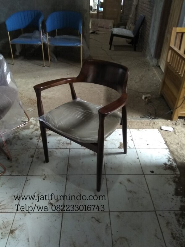 Kursi Cafe Minimalis, kursi cafe murah, kursi cafe klasik, kursi cafe jati minimalis, kursi ayaman, kursi rotan, kursi cafe jati rotan, kursi besi, kursi bar, kursi bar industrial, kursi bar stainlis, kursi bar rotan, kursi bar minimalis, meja kursi cafe minimalis, meja kursi cafe outdor, kursi cafe jepara, kursi cafe vintage